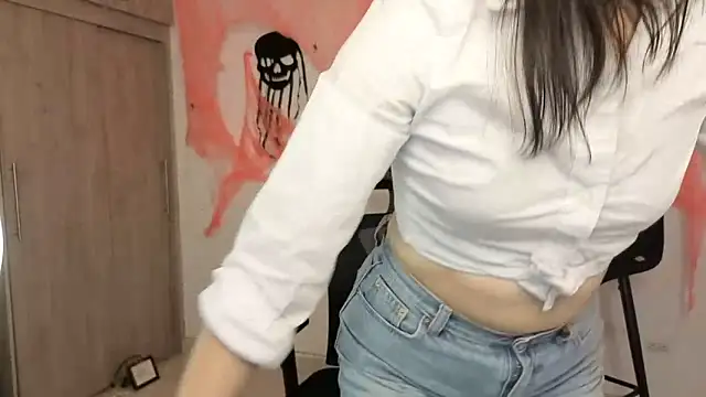 Snapshot of AlessandraLB chatting on October 15, 1:37 am AlessandraLB online show from October 15, 1:37 am