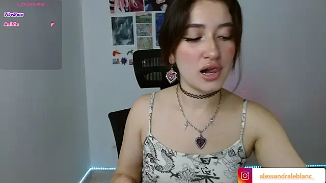Snapshot of AlessandraLB chatting on September 18, 10:40 am AlessandraLB online show from September 18, 10:40 am