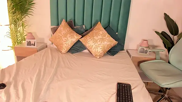 MissMahala  online show from September 17, 8:00 pm