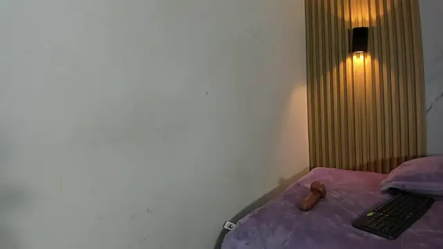 Valentinaliux  online show from November 27, 7:58 pm