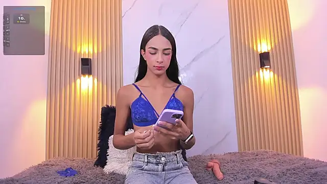Snapshot of Valentinaliux_ chatting on April 26, 11:40 am Valentinaliux online show from April 26, 11:40 am