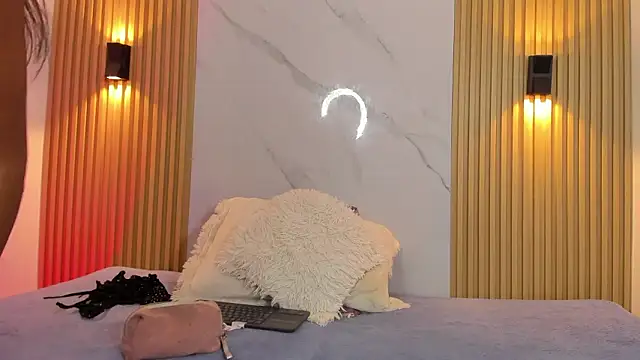 Valentinaliux  online show from March 14, 11:38 am