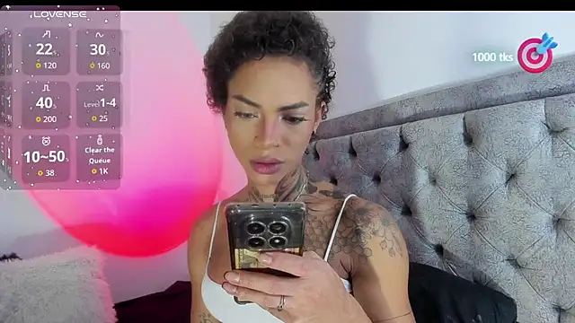 Snapshot of michell_danna chatting on October 3, 1:09 am michell danna online show from October 3, 1:09 am