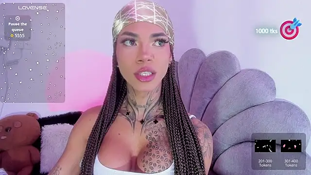 Snapshot of michell_danna chatting on December 17, 7:30 pm michell danna online show from December 17, 7:30 pm