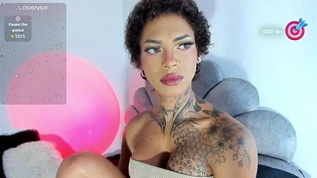 Snapshot of michell_danna chatting on November 6, 1:09 am michell danna online show from November 6, 1:09 am