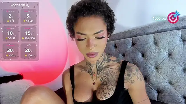 Snapshot of michell_danna chatting on October 8, 1:40 am michell danna online show from October 8, 1:40 am