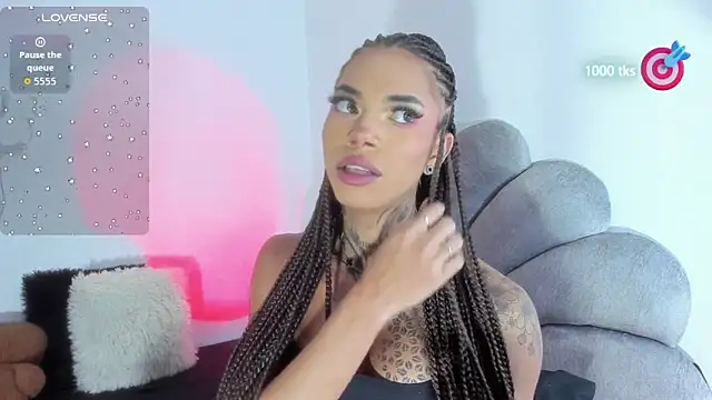 Snapshot of michell_danna chatting on December 13, 8:37 pm michell danna online show from December 13, 8:37 pm