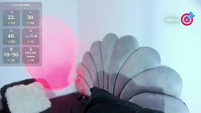 Snapshot of michell_danna chatting on December 17, 1:21 am michell danna online show from December 17, 1:21 am