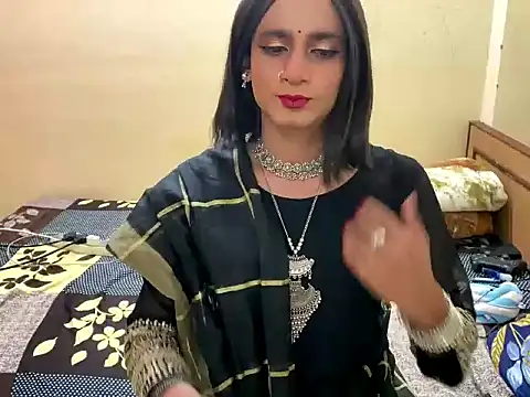 LuvLayla online show from December 19, 6:32 pm