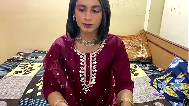 LuvLayla online show from December 21, 5:25 pm