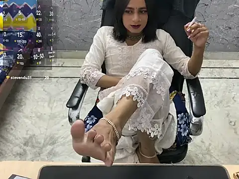 LuvLayla online show from July 15, 6:04 pm