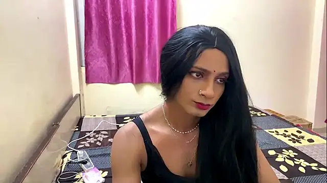 LuvLayla online show from September 14, 5:35 pm
