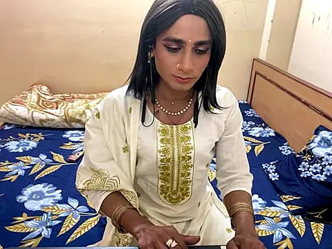 LuvLayla online show from January 8, 5:08 pm