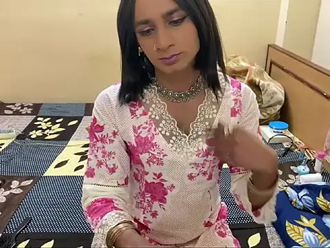 LuvLayla online show from February 5, 7:21 pm