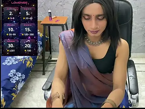 LuvLayla online show from June 14, 10:00 pm