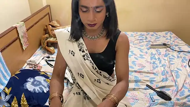 LuvLayla online show from February 18, 8:05 pm