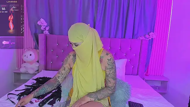 Nayla-Mouna online show from April 16, 9:39 pm