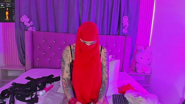 Snapshot of Nayla-Mouna chatting on June 23, 7:34 pm Nayla-Mouna online show from June 23, 7:34 pm