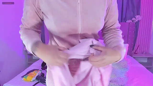 Nayla-Mouna online show from March 12, 7:40 pm