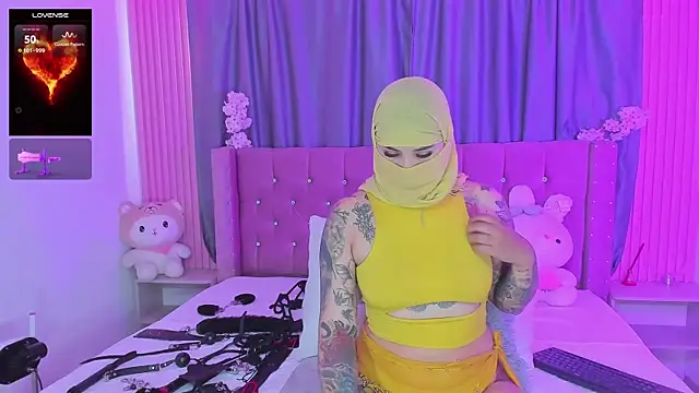 Nayla-Mouna online show from February 27, 7:35 pm