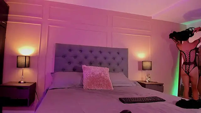 ALICESANDOVAL online show from September 25, 11:49 am