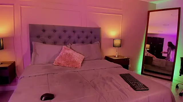 ALICESANDOVAL online show from September 22, 11:38 am