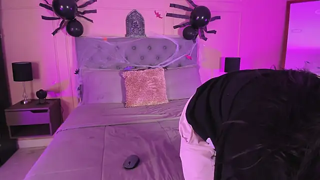 ALICESANDOVAL online show from November 8, 11:36 am