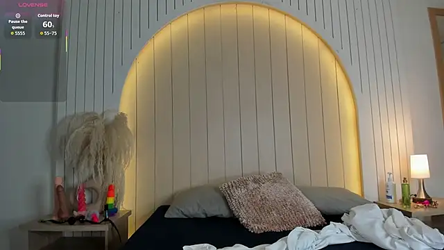 ALICESANDOVAL online show from March 11, 11:37 am