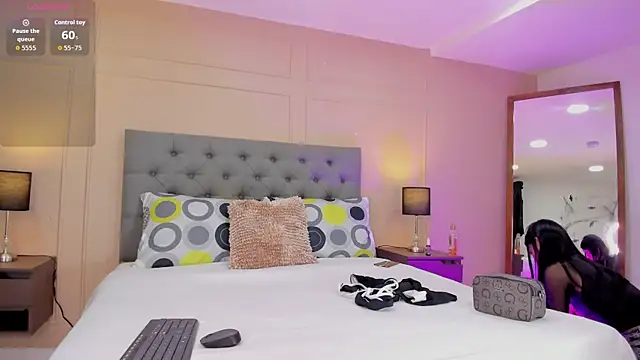 ALICESANDOVAL online show from December 3, 11:31 am