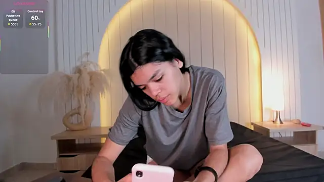 ALICESANDOVAL online show from April 12, 11:13 am