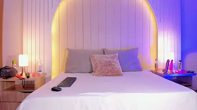 ALICESANDOVAL online show from December 15, 11:27 am