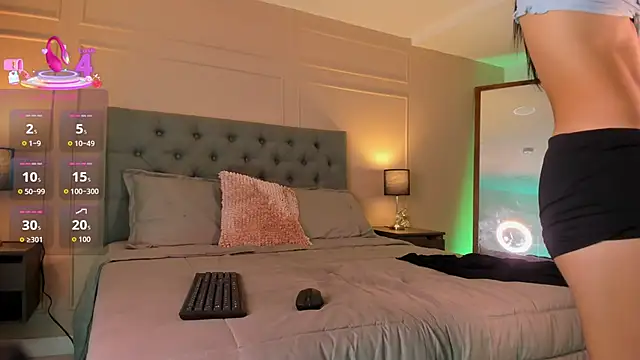 ALICESANDOVAL online show from October 4, 11:23 am