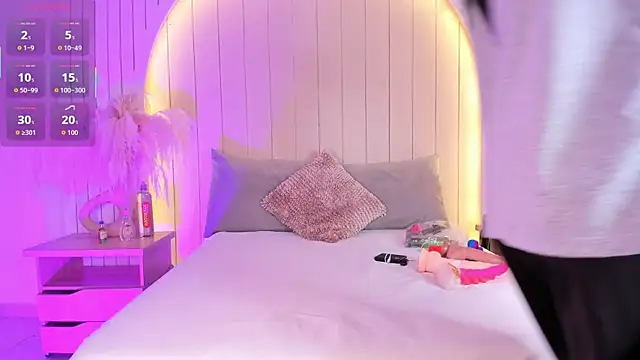 ALICESANDOVAL online show from April 1, 11:33 am