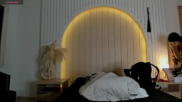 ALICESANDOVAL online show from April 15, 11:38 am