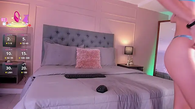 ALICESANDOVAL online show from October 6, 11:11 am