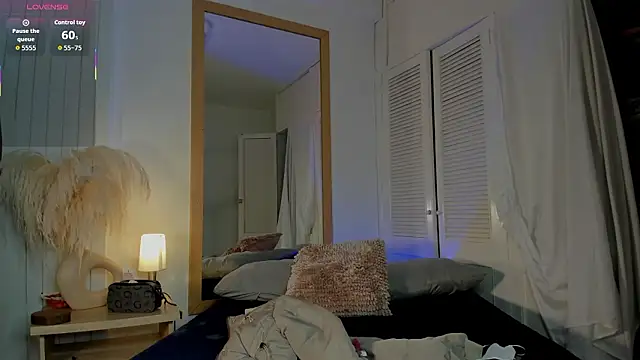 ALICESANDOVAL online show from February 18, 11:39 am