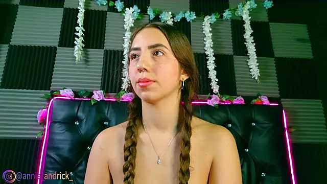  leda swan  online show from February 16, 1:10 pm