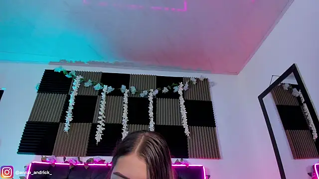  leda swan  online show from May 29, 11:16 am