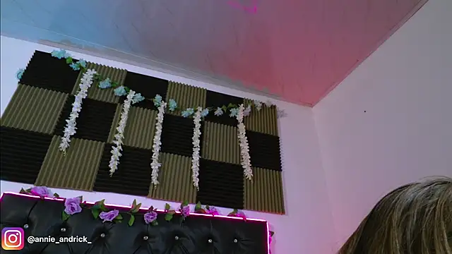 Snapshot of _leda_swan_ chatting on July 6, 10:33 am leda swan online show from July 6, 10:33 am