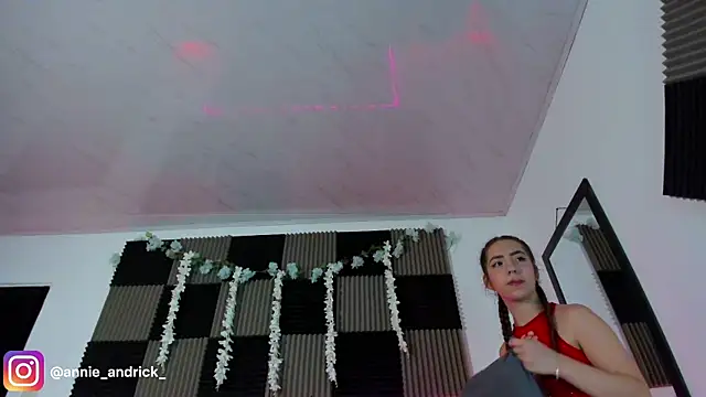  leda swan  online show from April 9, 11:05 am