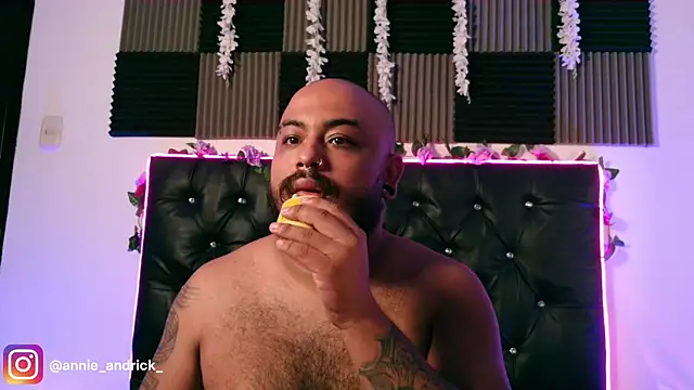  leda swan  online show from March 26, 11:08 am