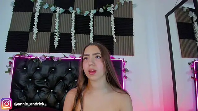  leda swan  online show from April 16, 11:00 am