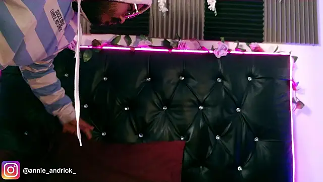  leda swan  online show from March 20, 11:55 am