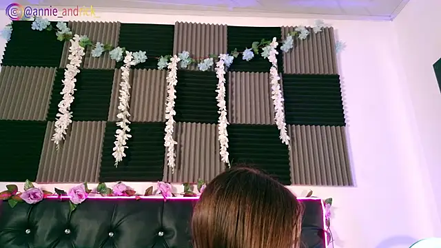  leda swan  online show from March 5, 1:30 pm