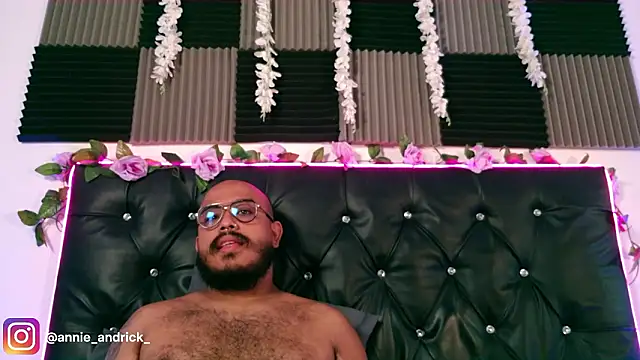  leda swan  online show from March 7, 1:38 pm