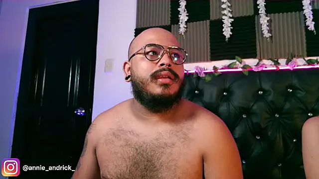  leda swan  online show from March 29, 9:11 am