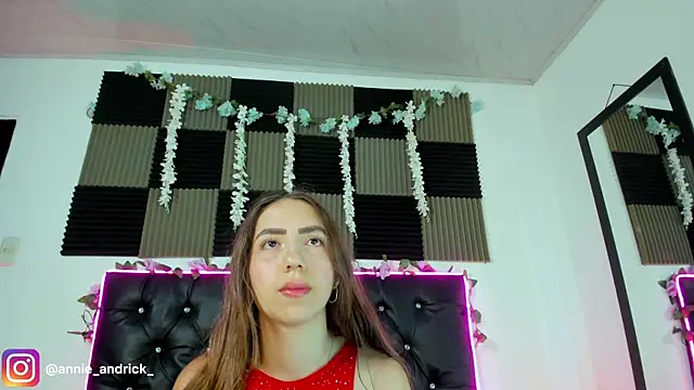  leda swan  online show from April 30, 10:00 am