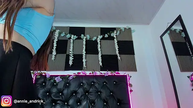  leda swan  online show from April 17, 11:13 am