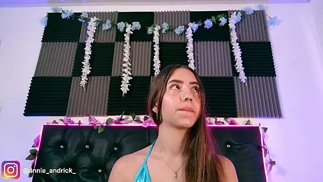  leda swan  online show from March 13, 1:05 pm