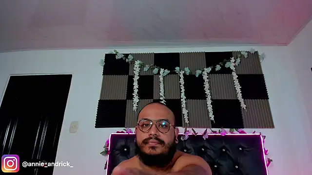  leda swan  online show from April 10, 8:21 am